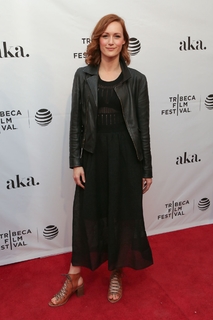 Kerry Bishé feet photo thumbnail