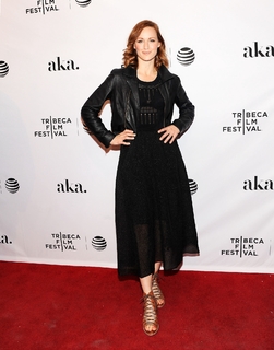 Kerry Bishé feet photo thumbnail