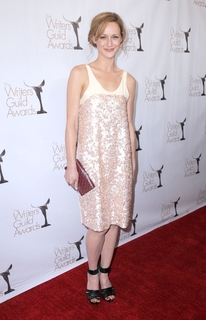 Kerry Bishé feet photo thumbnail