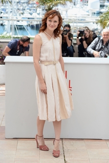 Kerry Bishé feet photo thumbnail