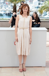 Kerry Bishé feet photo thumbnail