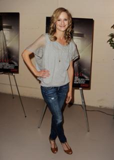 Kerry Bishé feet photo thumbnail