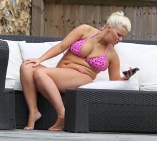 Kerry Katona feet photo thumbnail