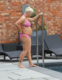 Kerry Katona feet photo thumbnail