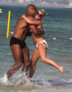 Kerry Katona feet photo thumbnail