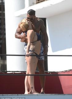 Kerry Katona feet photo thumbnail