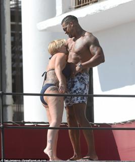 Kerry Katona feet photo thumbnail