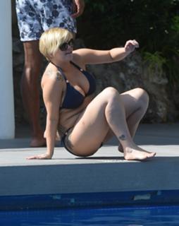 Kerry Katona feet photo thumbnail
