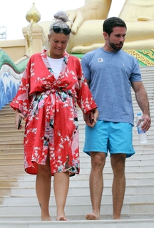 Kerry Katona feet photo thumbnail