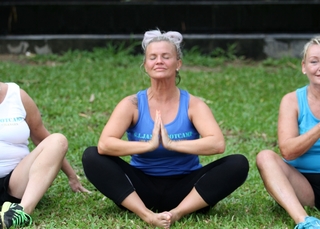 Kerry Katona feet photo thumbnail