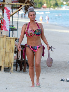 Kerry Katona feet photo thumbnail