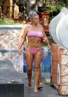 Kerry Katona feet photo thumbnail