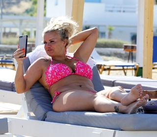 Kerry Katona feet photo thumbnail