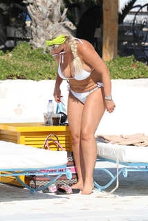 Kerry Katona feet photo thumbnail