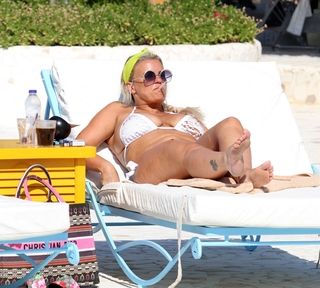 Kerry Katona feet photo thumbnail