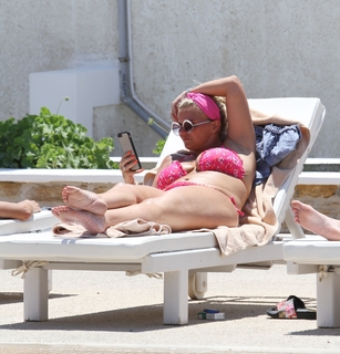 Kerry Katona feet photo thumbnail
