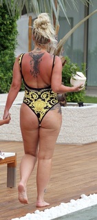 Kerry Katona feet photo thumbnail