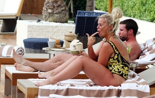 Kerry Katona feet photo thumbnail