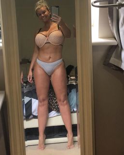Kerry Katona feet photo thumbnail