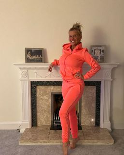 Kerry Katona feet photo thumbnail