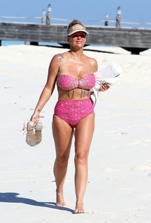 Kerry Katona feet photo thumbnail