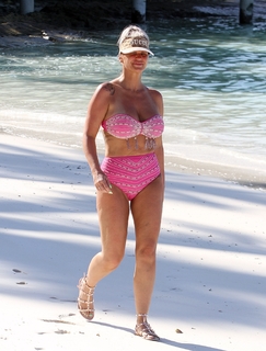 Kerry Katona feet photo thumbnail