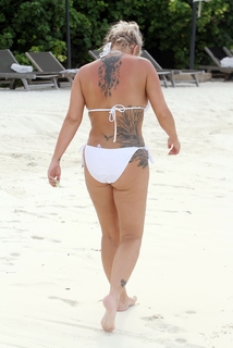 Kerry Katona feet photo thumbnail