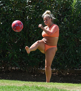 Kerry Katona feet photo thumbnail