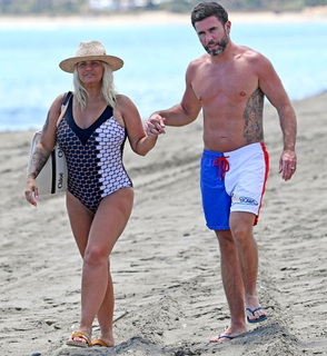 Kerry Katona feet photo thumbnail