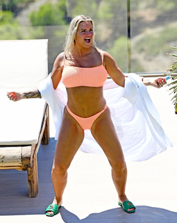 Kerry Katona feet photo thumbnail