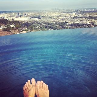 Kesha feet photo thumbnail
