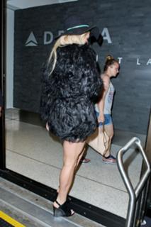 Kesha feet photo thumbnail