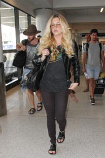 Kesha feet photo thumbnail