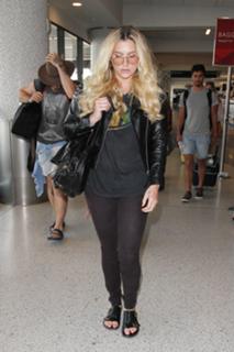 Kesha feet photo thumbnail
