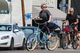 Kesha feet photo thumbnail