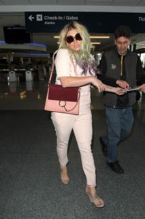 Kesha feet photo thumbnail