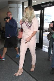 Kesha feet photo thumbnail