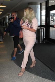 Kesha feet photo thumbnail