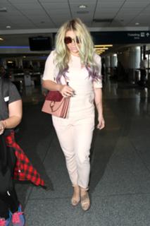 Kesha feet photo thumbnail