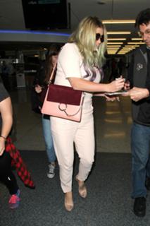 Kesha feet photo thumbnail