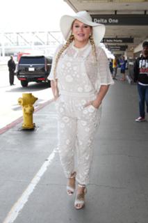 Kesha feet photo thumbnail