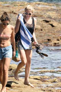 Kesha feet photo thumbnail