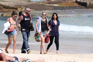 Kesha feet photo thumbnail
