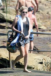 Kesha feet photo thumbnail