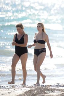 Kesha feet photo thumbnail