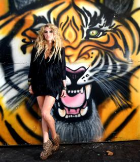 Kesha feet photo thumbnail