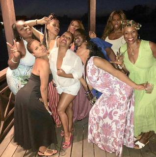 Keshia Knight Pulliam feet photo thumbnail