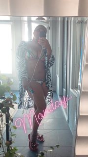 Keshia Knight Pulliam feet photo thumbnail