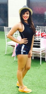 Ketika Sharma feet photo 9