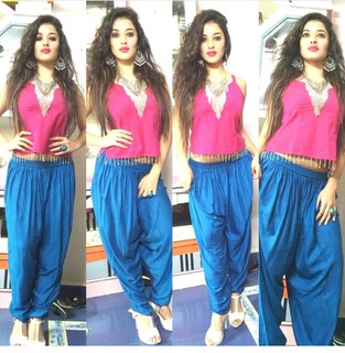 Ketika Sharma feet photo 5